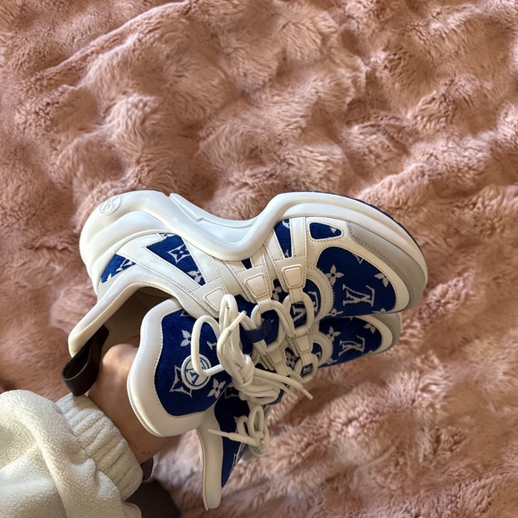 Louis Vuitton LV Archlight Sneakers Size 9 - Picture 3 of 6